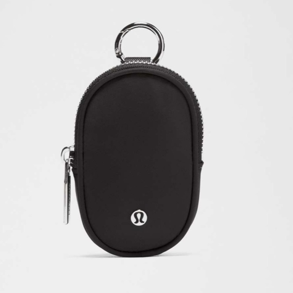New without tag! Lululemon Black Crossbody Bag with nano pouch 2L - Picture 5 of 11
